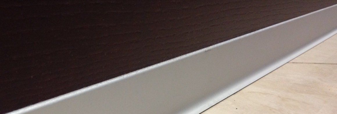 Плинтус алюминиевый L-образный анодированное серебро (3000*11*100 мм) — купить в Екатеринбурге