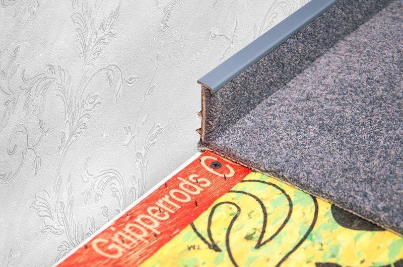 Плинтус для ковролина "Korner" Listwa графит (2500*13,8*50 мм) — купить в Екатеринбурге