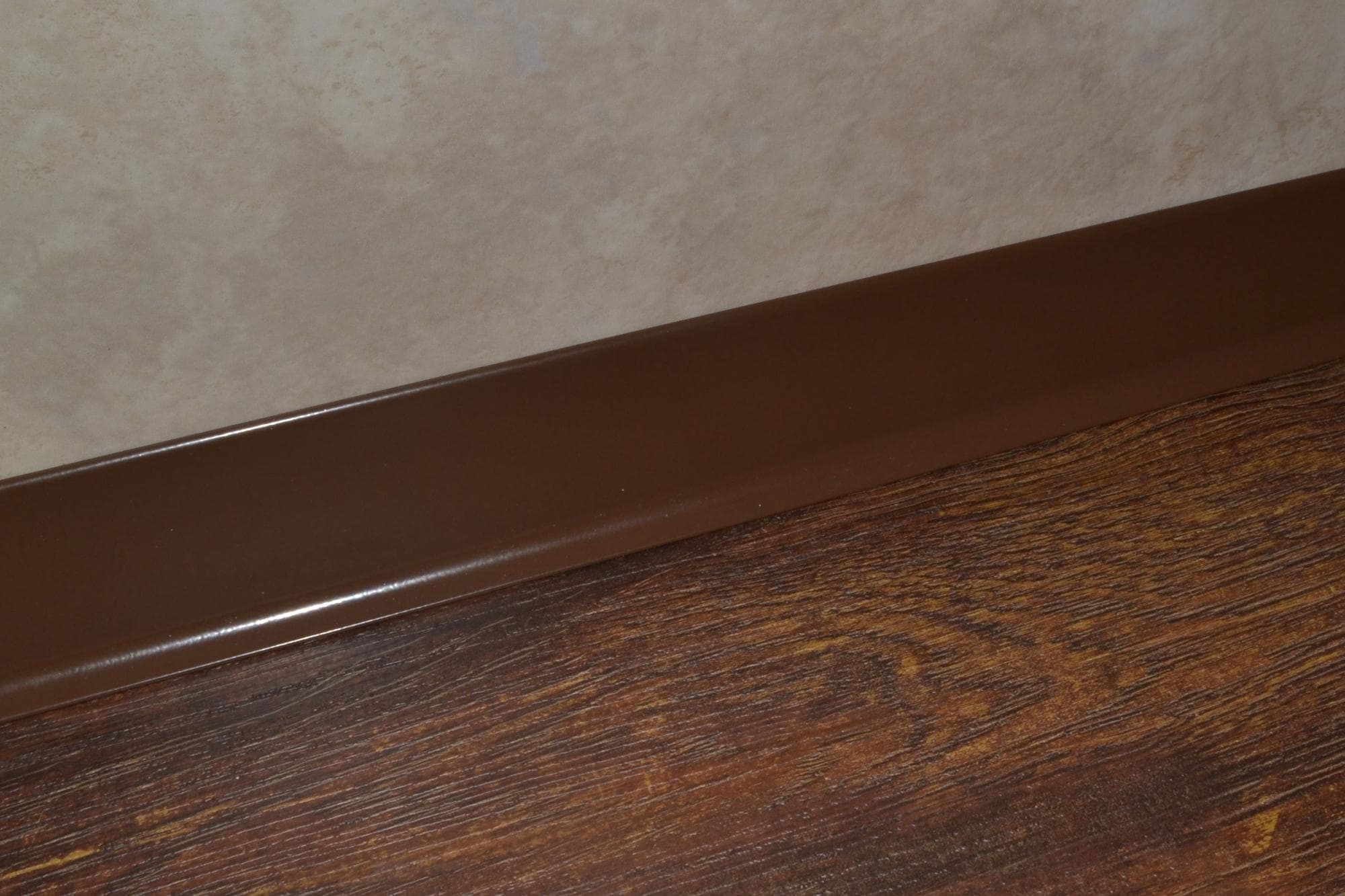 Плинтус алюминиевый L-образный шоколад (2500*11*60 мм) — купить в Екатеринбурге