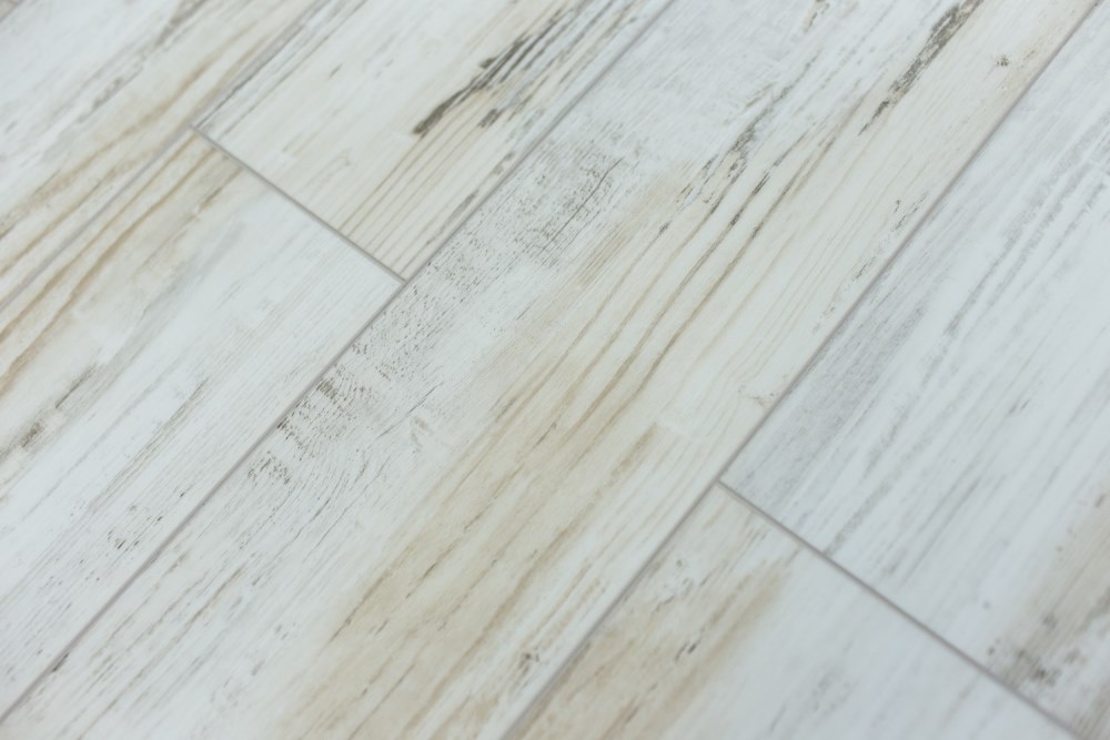 Замковая ПВХ плитка "Art Tile" Берёза Прованс (1220*152*5 мм) — купить в Екатеринбурге